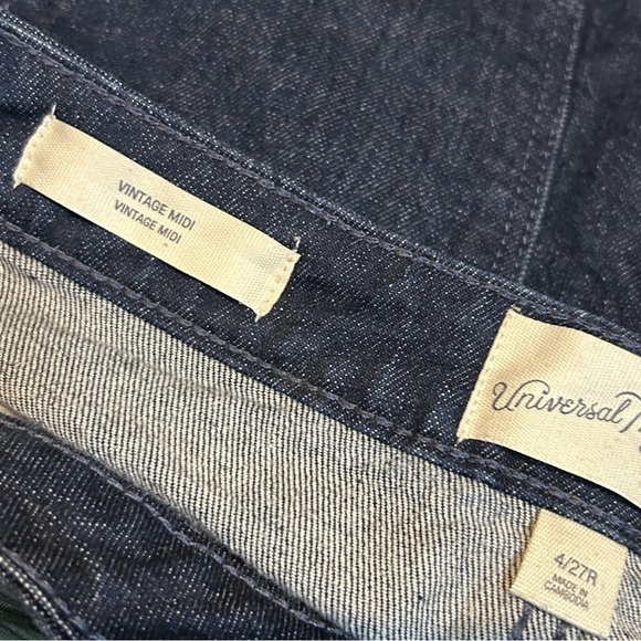 Universal Thread Blue Jean Shorts High-Waisted Frayed Hem Size 4 - Picture 6 of 7